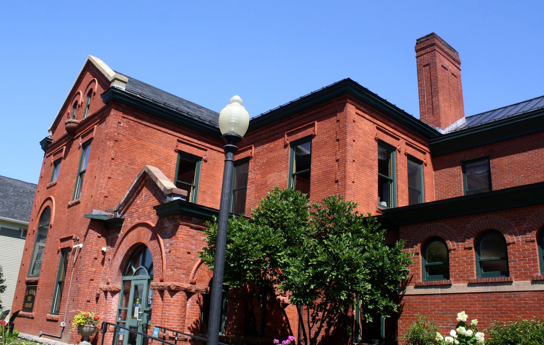 Library to start art auction Aug. 15; Collaboration to fundraise money for brick restoration