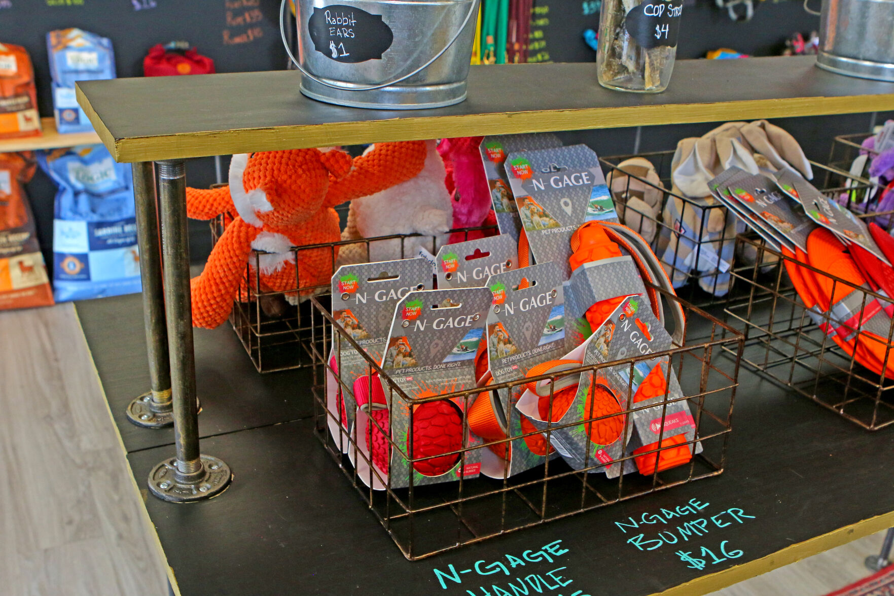 Rolling Meadows Pet Supplies brings a different raw style of pet