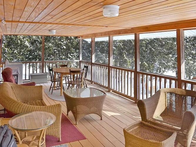 Home tour of the week A 250,000 lakeside retreat by Lake Carmi in