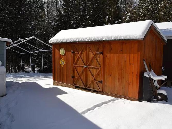 Home tour of the week A 250,000 lakeside retreat by Lake Carmi in