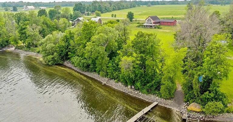 Home tour of the week: A $695,000 home in Alburgh has 250 feet of ...