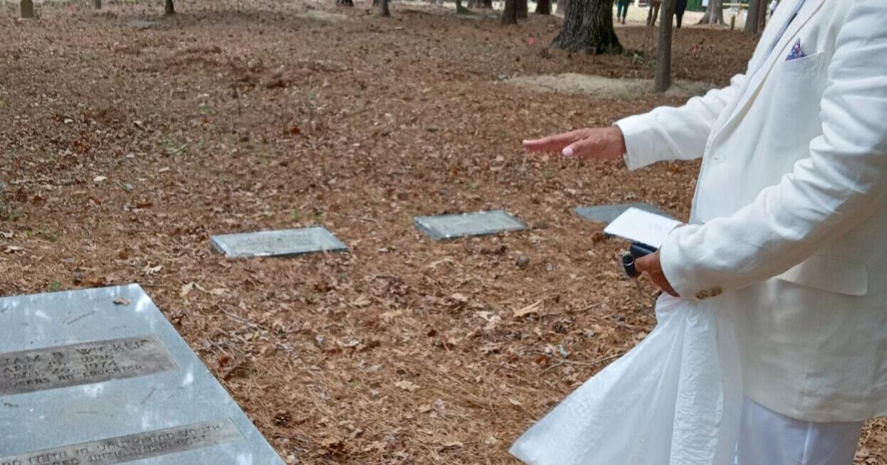 Cemetery's history gets a cleaned up - Vimarsana News