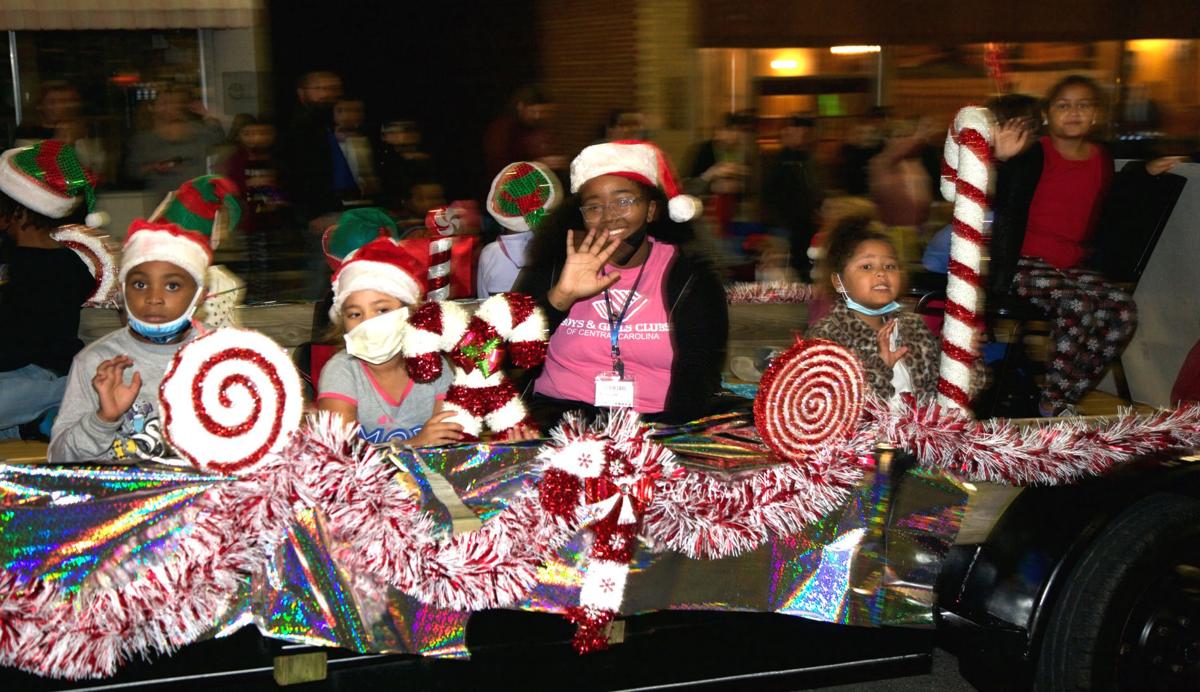 Sanford Nc Christmas Parade 2022 Santa Makes Entry To Sanford In Christmas Parade | News | Sanfordherald.com