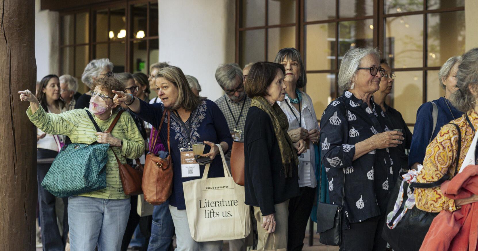 Audiences in admiration of literary greats at Santa Fe festival - Vimarsana News
