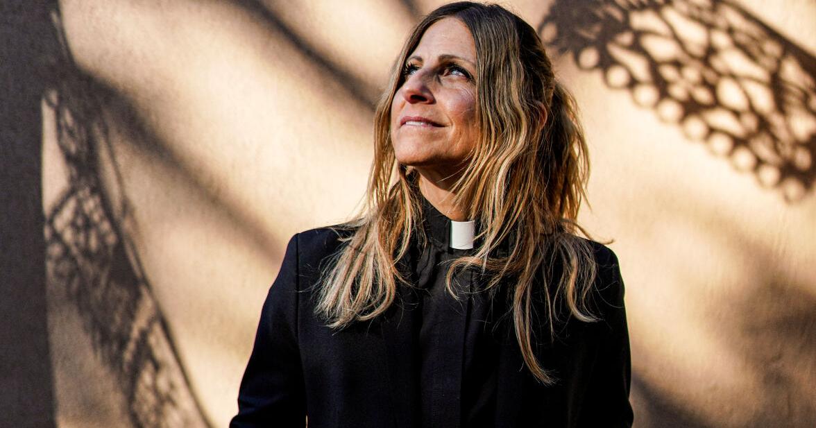 Excommunicated Female Catholic Priest Keeps Up Fight For Women S