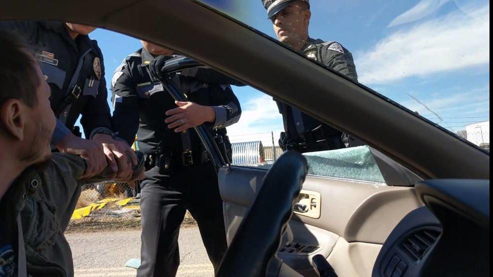 Break police. New Mexico State Police Officer Sharron Duran. Drive through Jack.