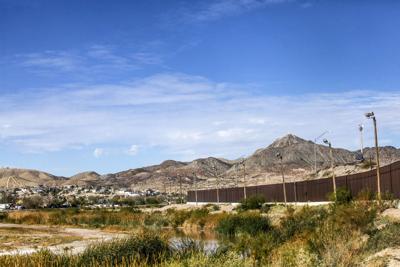 Along New Mexico S Border Migrants In The Backyard Local News Santafenewmexican Com