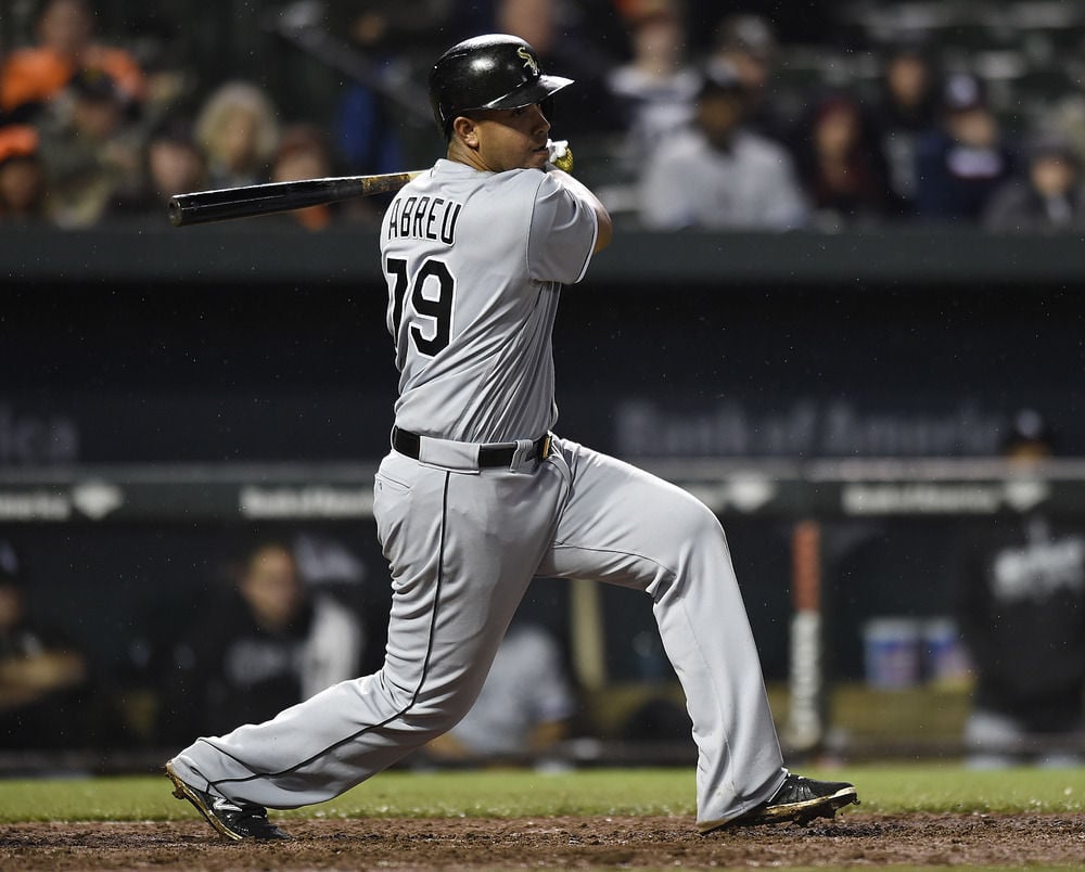 MLB Roundup: Evan Gattis's two home runs lift Astros to 10th