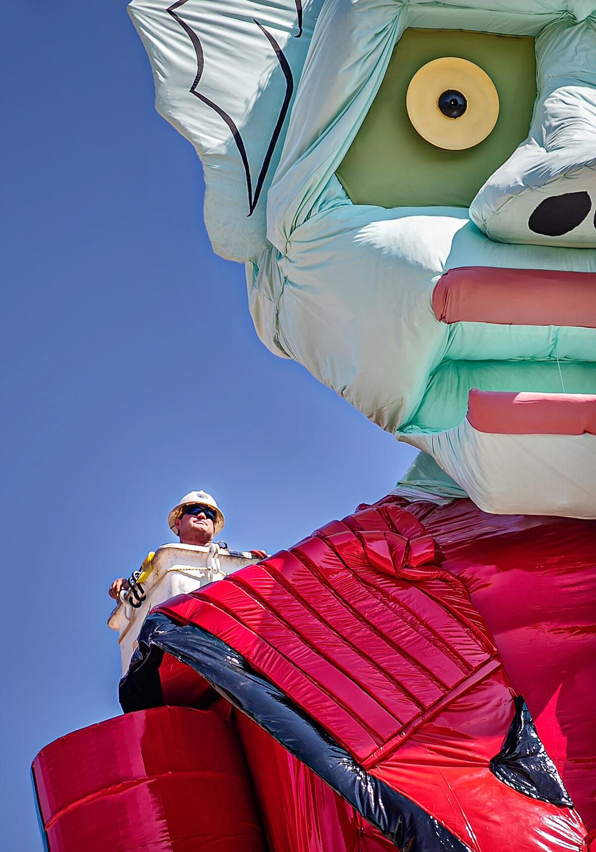 090321 jw zozobra setup3.jpg