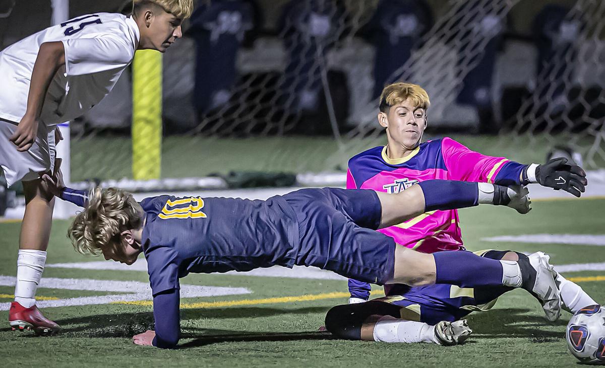 110321 jw sfhs aha soccer4.jpg