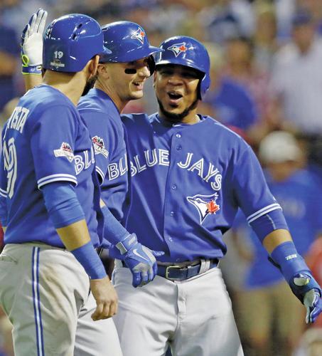 Blue Jays SS Troy Tulowitzki has upper back bruise, fractured