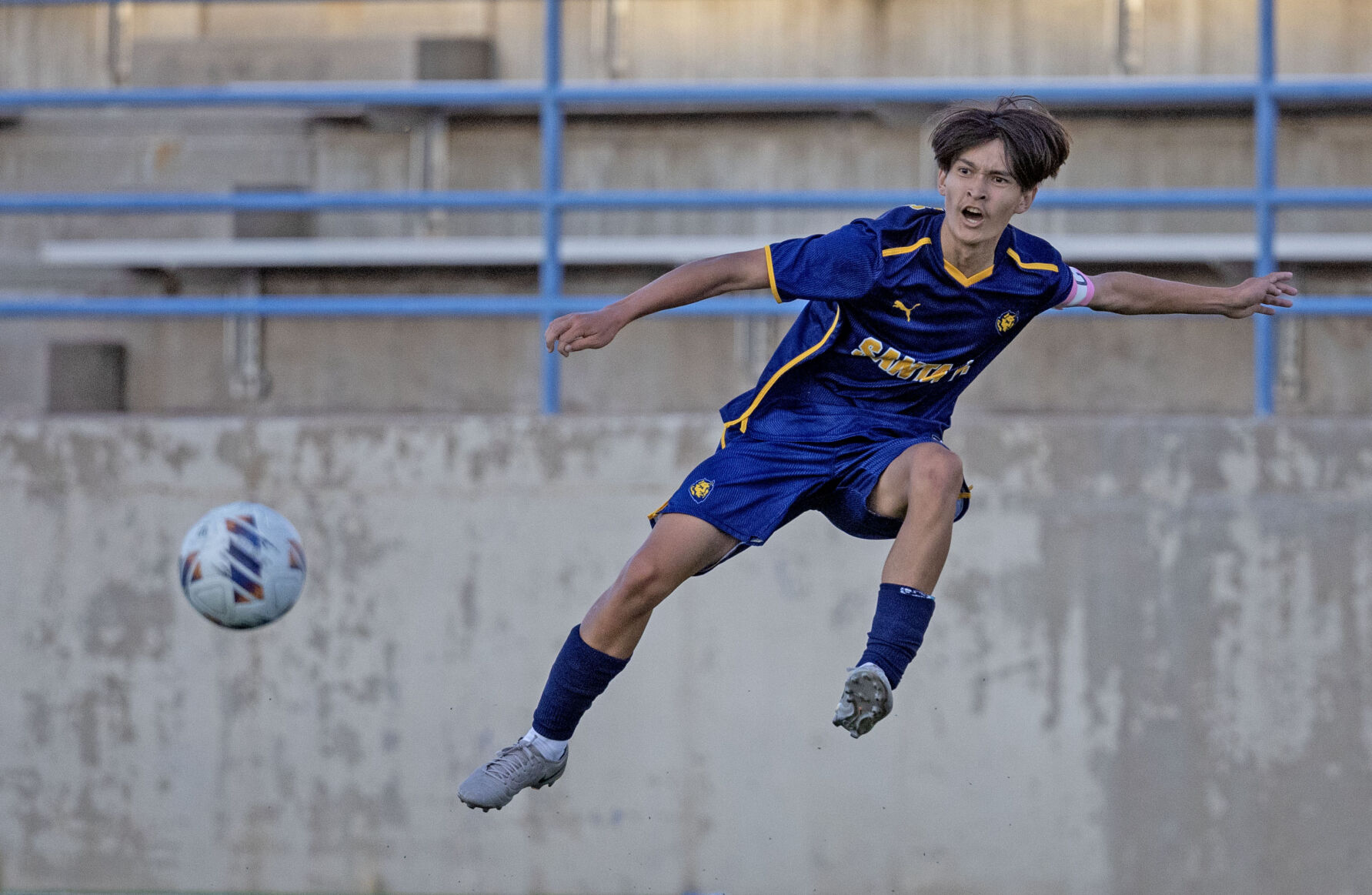 Demons spread the wealth in dominating Blue Griffins 5-0 in boys soccer |  Sports | santafenewmexican.com