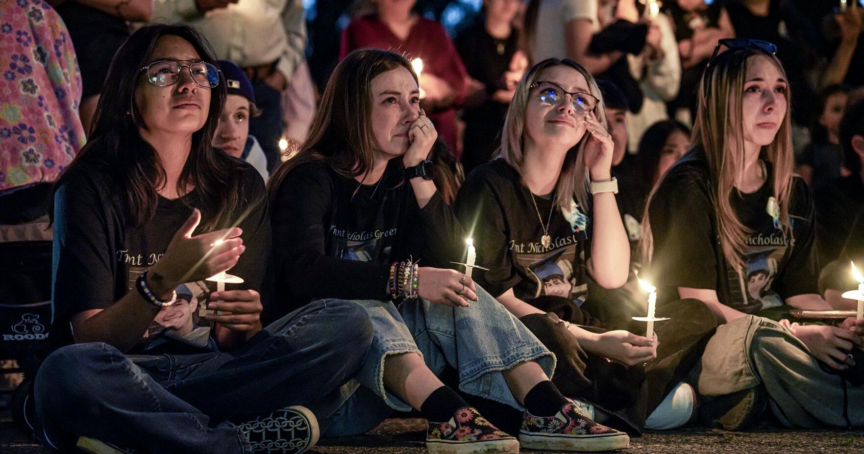 Hundreds mourn slain Lindrith teen at candlelight vigil in Cuba - Vimarsana News