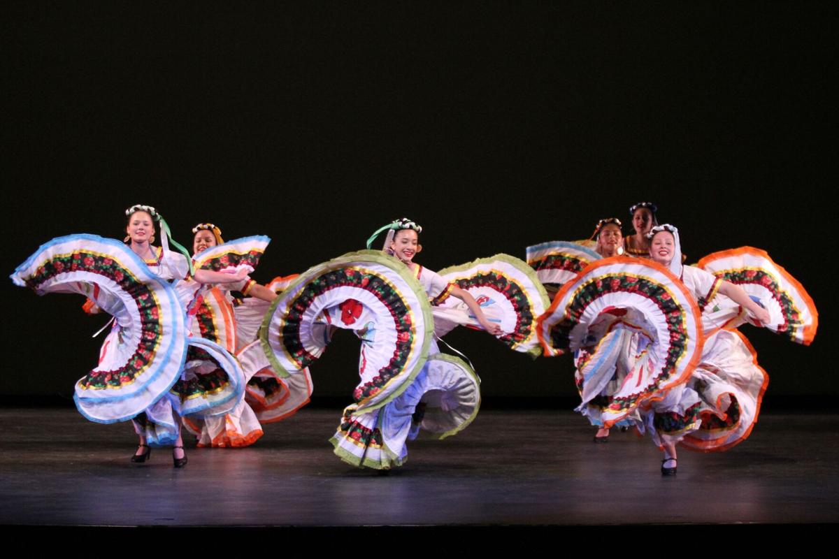 Aspen Santa Fe Ballet Retires Touring Company Keeps Schools Performance Santafenewmexican Com