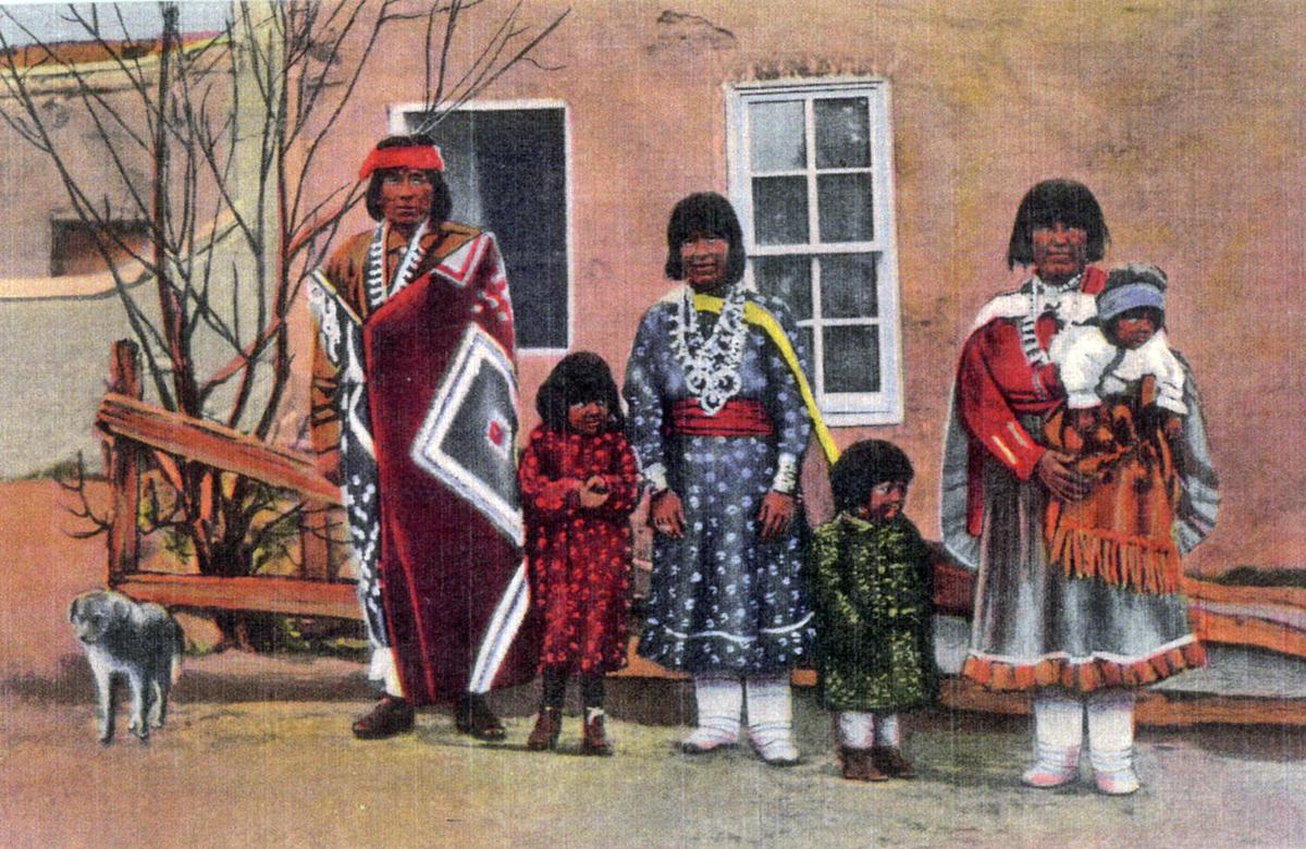 What type of clothing did the Pueblo tribe wear?