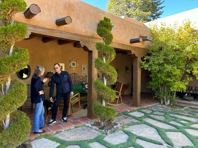 Doors, gardens, art along Santa Fe's Canyon Road - Digging