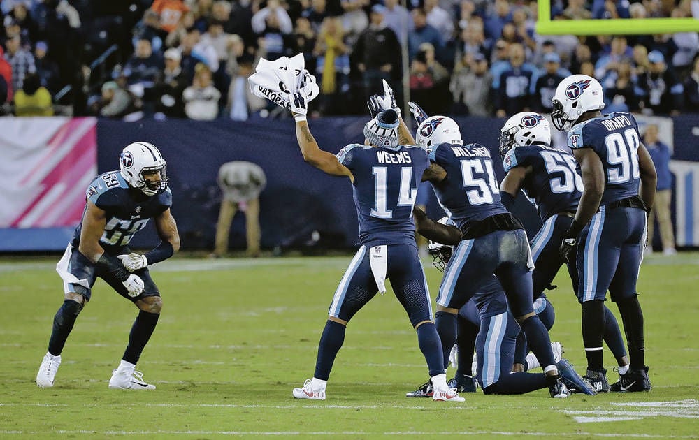 Woodyard's stop helps Titans end 11-game skid against Colts