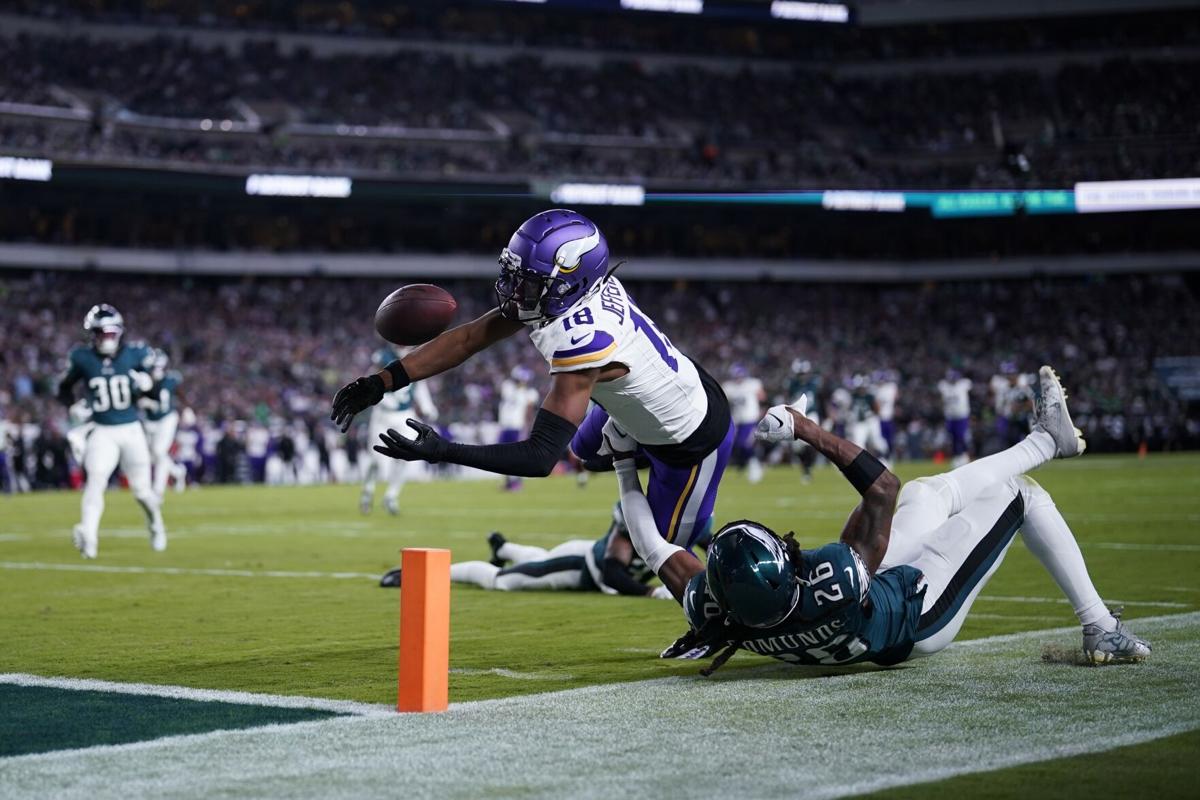 Jalen Hurts runs for 2 TDs, throws another as Eagles defeat Vikings, Sports