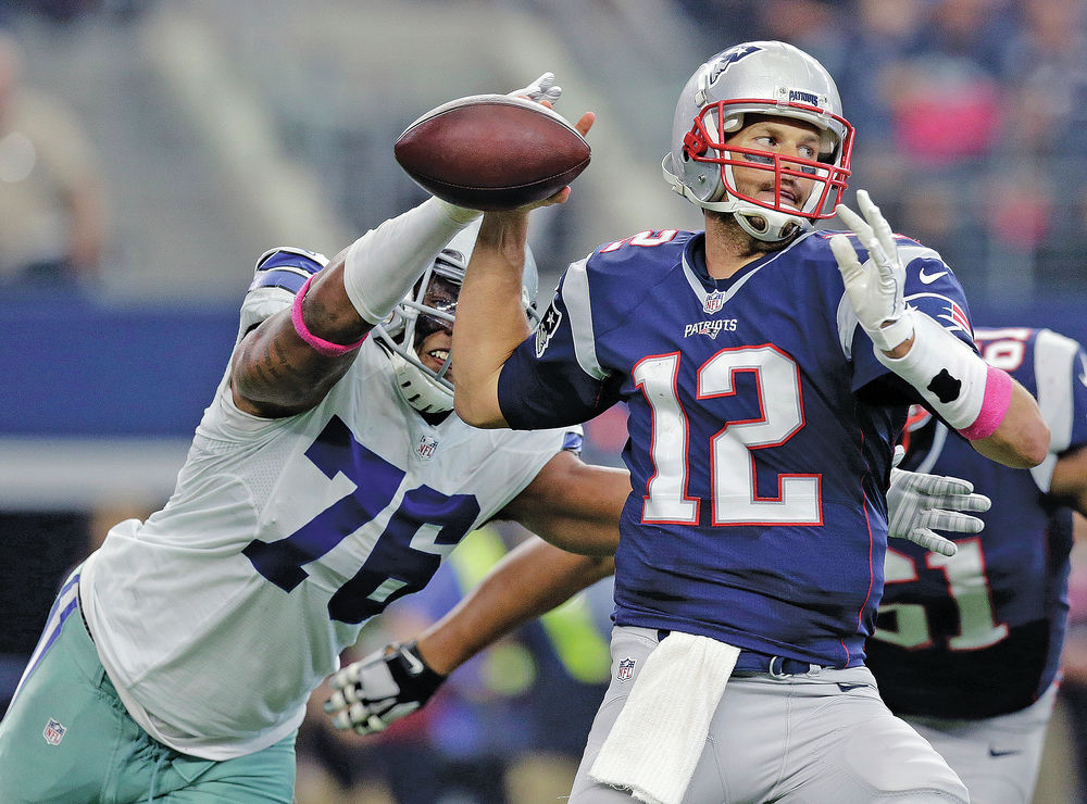 Brady, Patriots pull away from Romo-less Cowboys 30-6