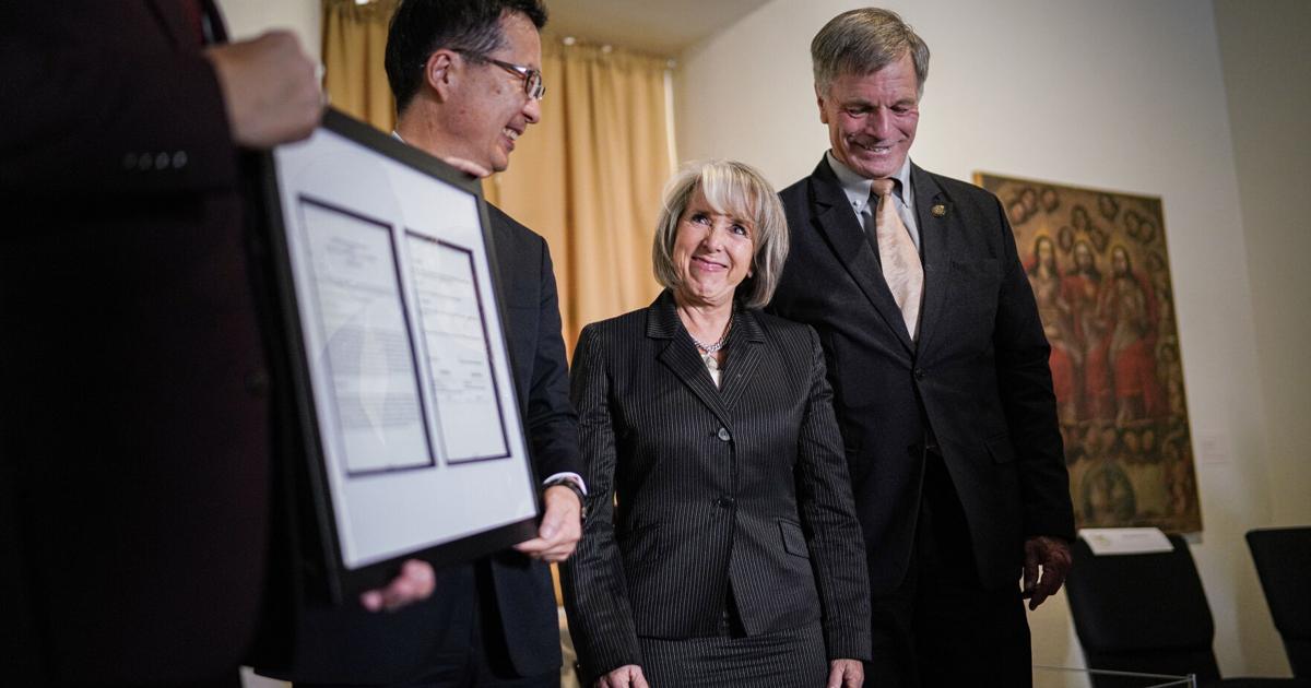 Lujan Grisham, Wyoming governor unveil ‘actionable roadmap’ for exporting natural gas to Japan Lujan Grisham, Wyoming governor unveil ‘actionable roadmap’ for exporting natural gas to Japan