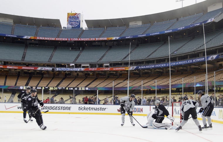 Photos: Kings-Ducks Dodger Stadium outdoor hockey game - The