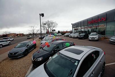 Santa Fe planning panel OKs car dealership move