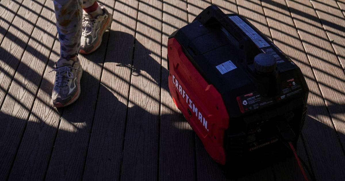 Battery bank or generator? How to choose the best backup power for your home during an outage