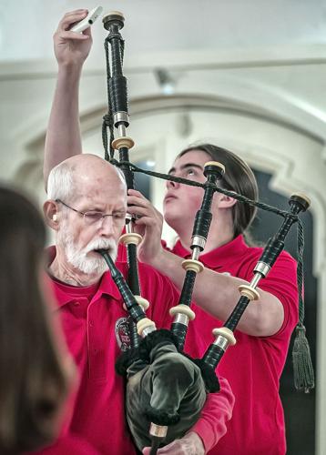 Santa Fe bagpipers will get to smell the roses in famed California ...