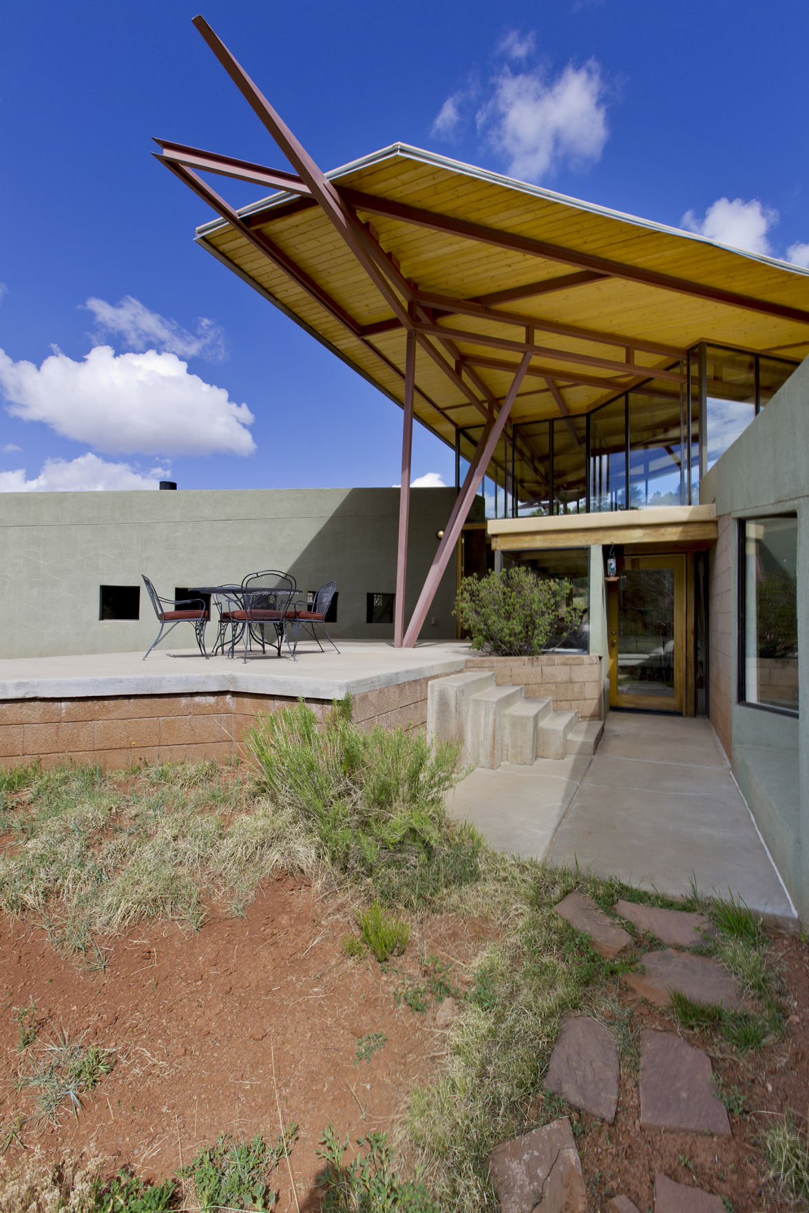 An experience of a house in Glorieta Home/Real Estate