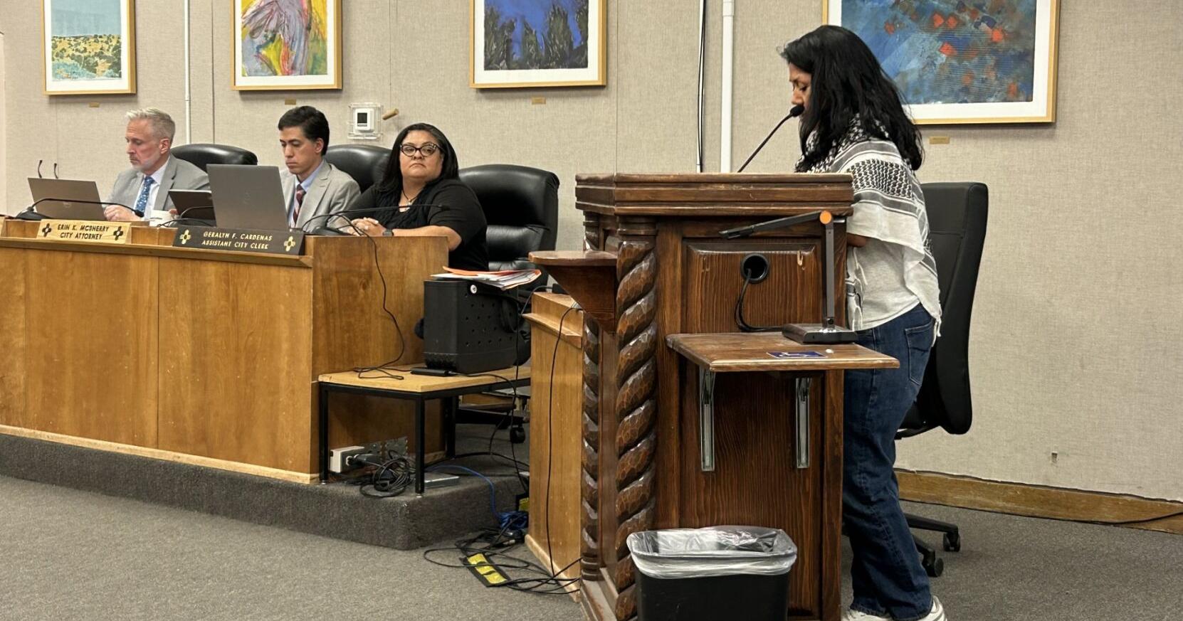 Speakers at council oppose plans for de Vargas, Pueblo runners statues - Vimarsana News