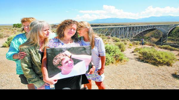 Efforts To Curb Suicides At Rio Grande Gorge Sputter Local News Santafenewmexican Com
