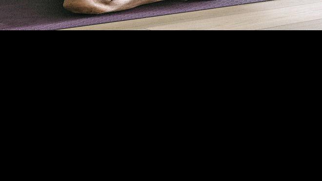 How Deepak Chopra Expert On Wellness Spends His Sundays Health And Science Santafenewmexican Com Chopra envisioned a career in western medicine, and in 1970 moved to the united states, leaving his home chopra married his wife, rita, in 1970. how deepak chopra expert on wellness