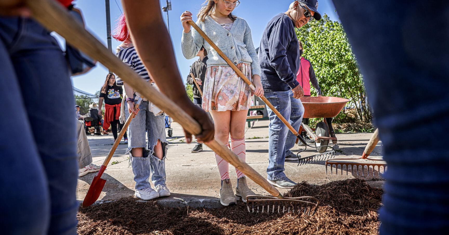 Students, volunteers prepare for pollinator garden at Alto Park - Vimarsana News