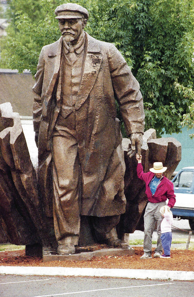 Monument of Lenin in Seattle questioned News