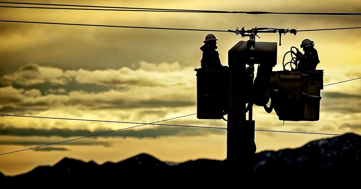 More than 20,000 in Santa Fe lose power after lightning hits line