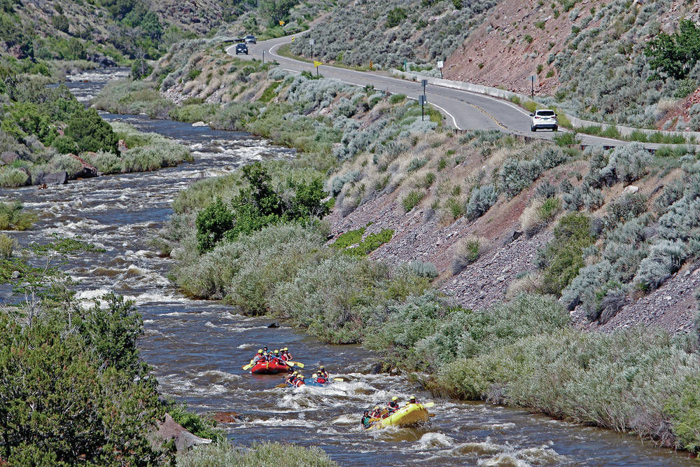 Gas pipeline project expected to cause delays on road to Taos Local