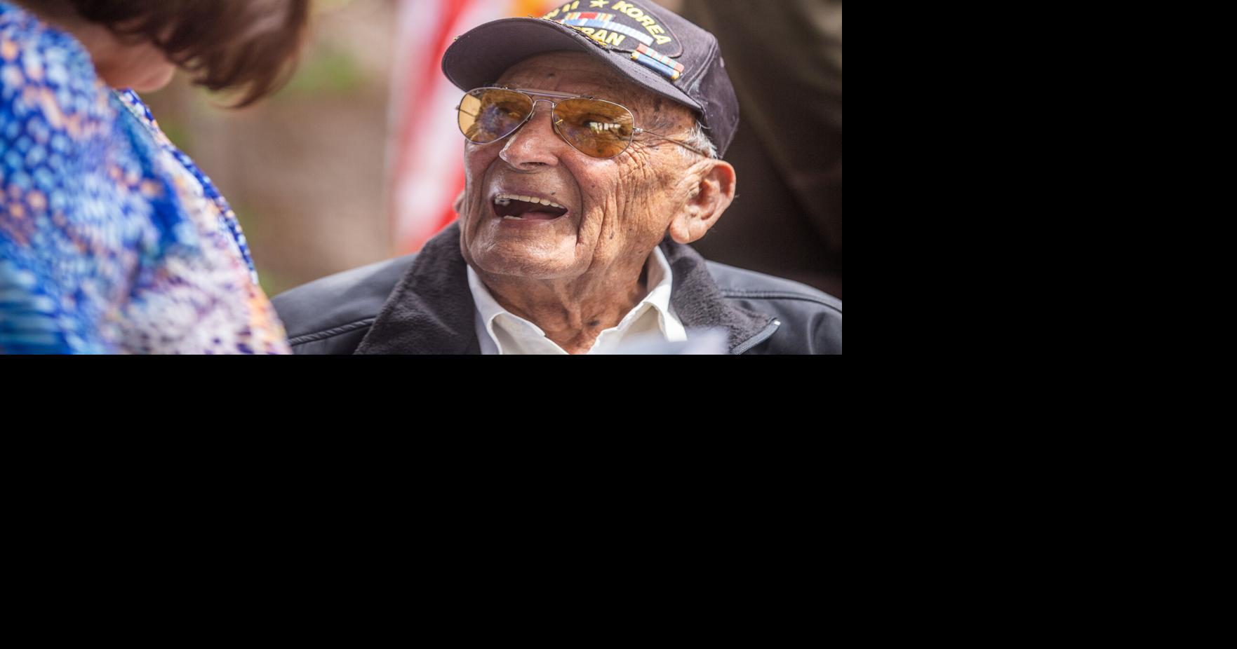 File:Army Reserve Soldier receives honor at Chicago White Sox home