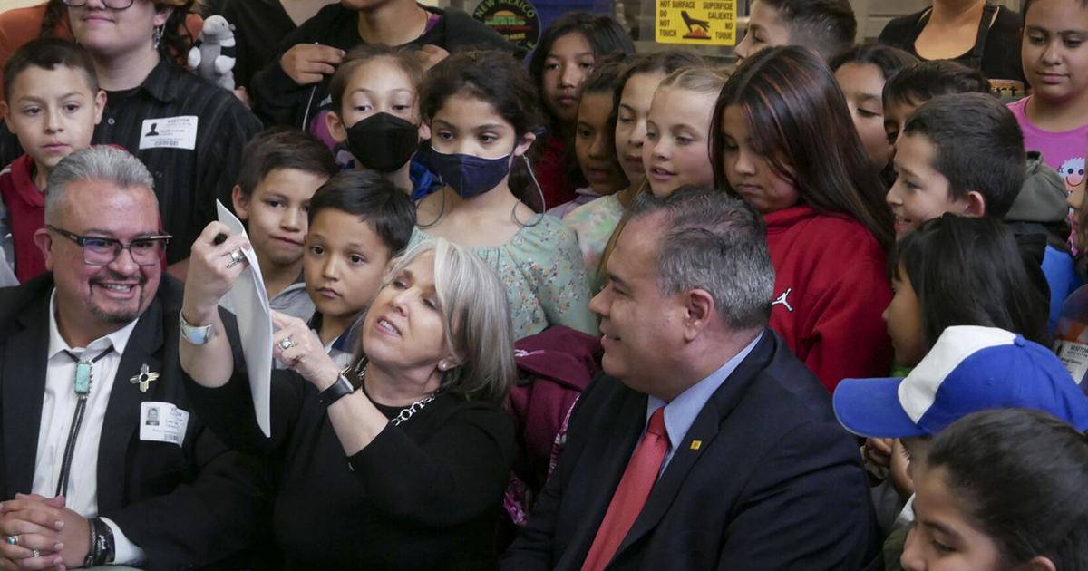 Governor signs universal school meals into law at Piñon Elementary