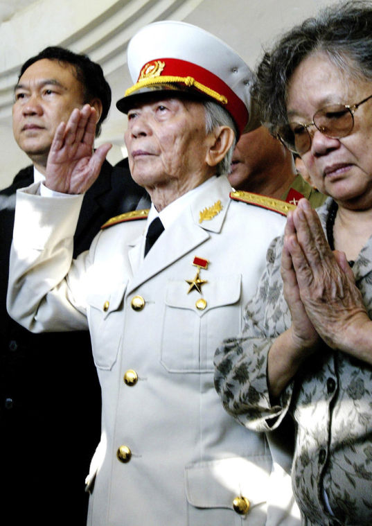 Legendary Vietnam Gen Vo Nguyen Giap Dies News Santafenewmexican Com