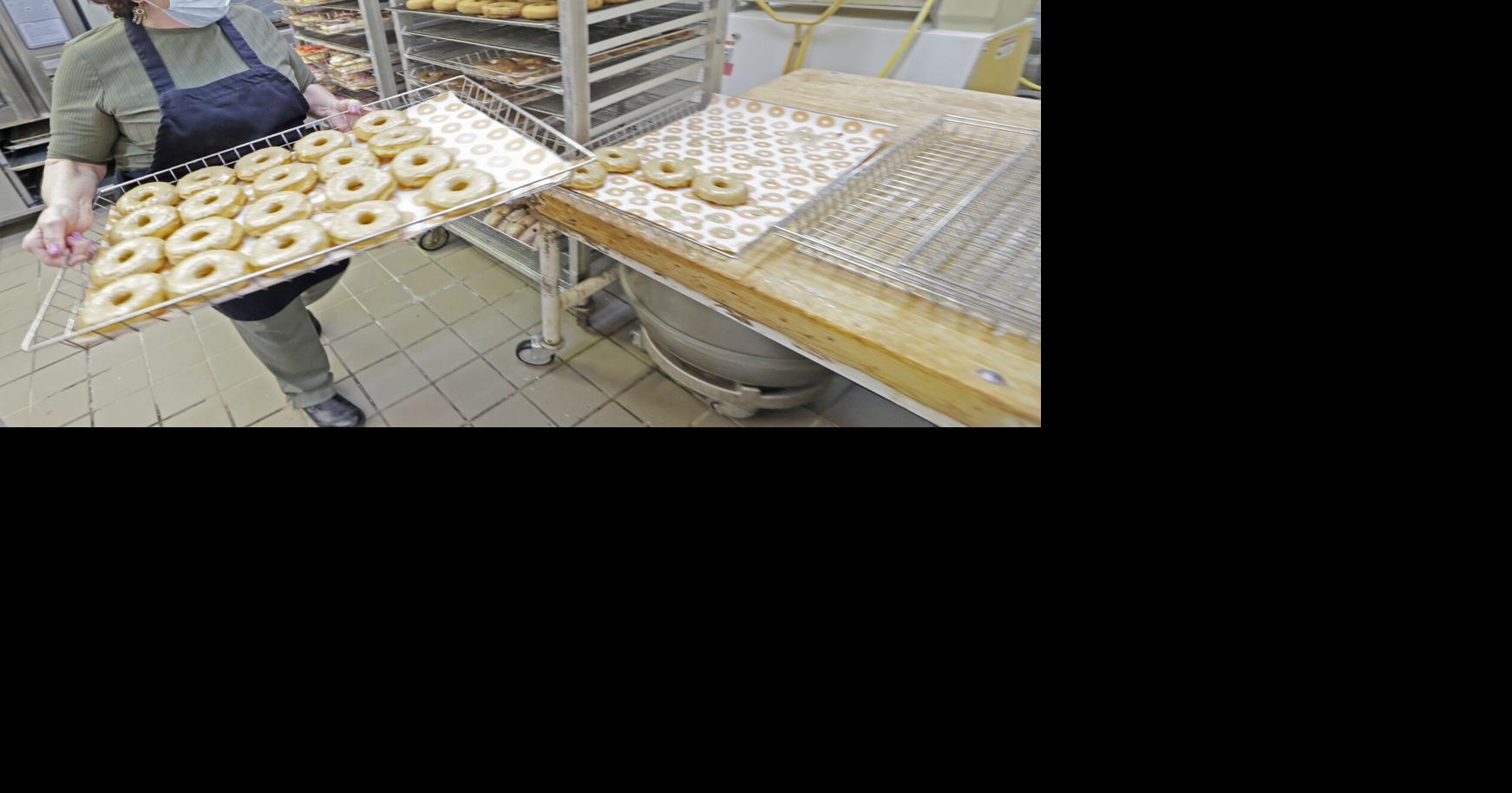 Santa Fean cumple 50 primaveras trabajando en la tienda de donas que ahora posee |  noticiero locales