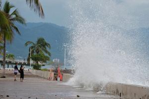 Hurricane Simon Impacts Mexico’s Pacific Coast