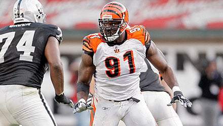 Bengals release Robert Geathers