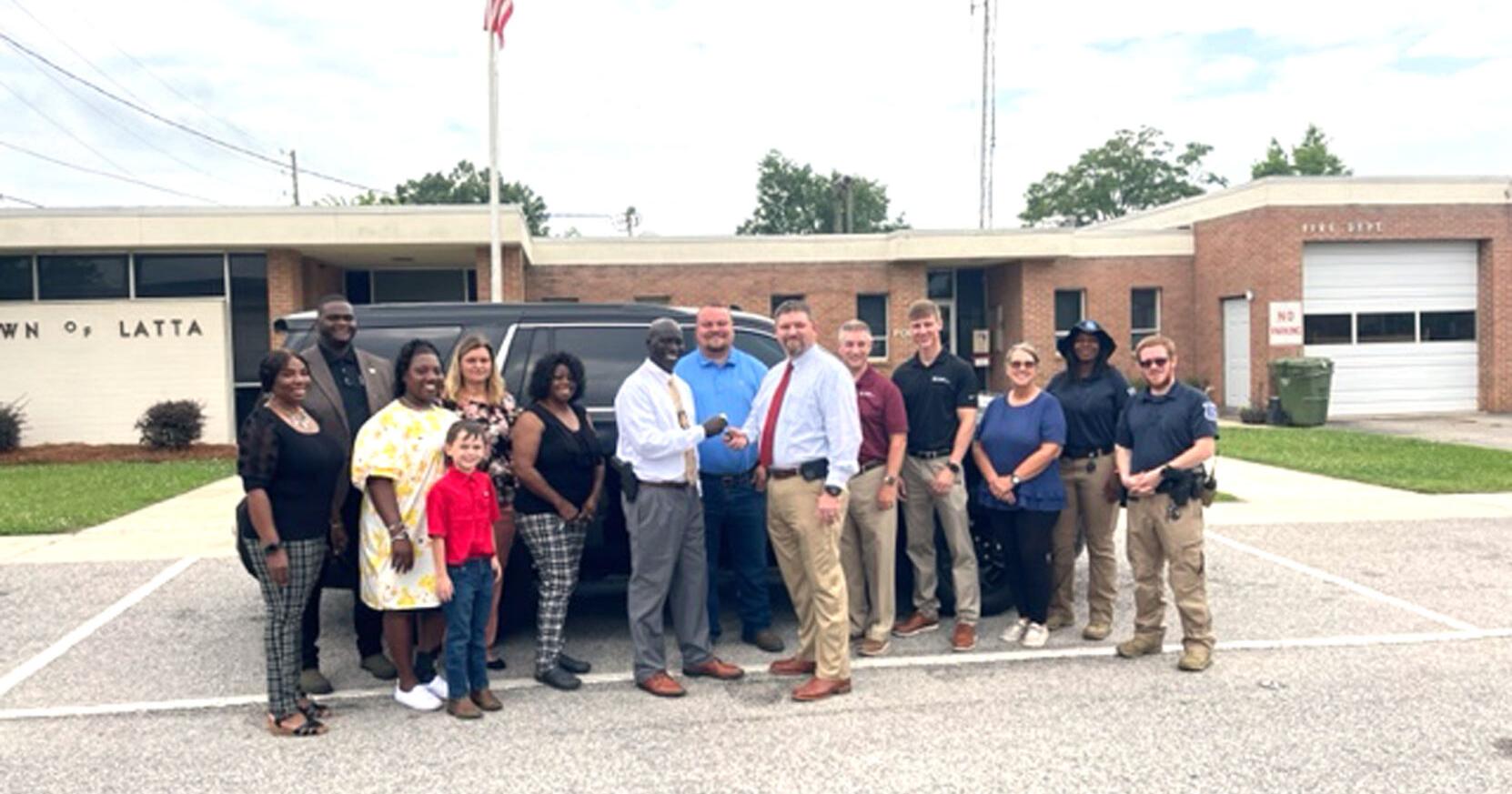 Anderson Brothers Bank donates SUV to Latta Police Department - Vimarsana News