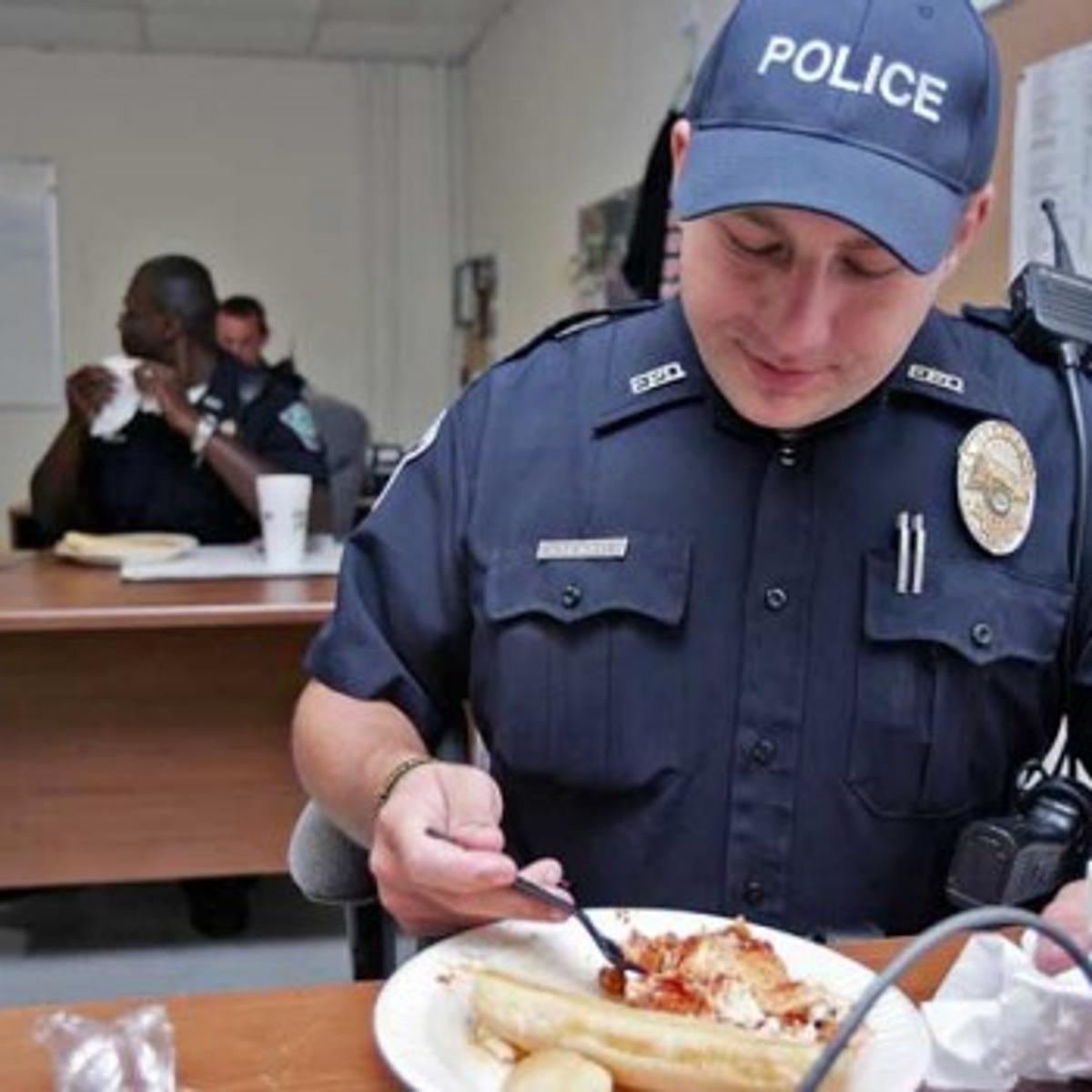 Olive Garden Treats Florence Police Firefighters To Lunch Local