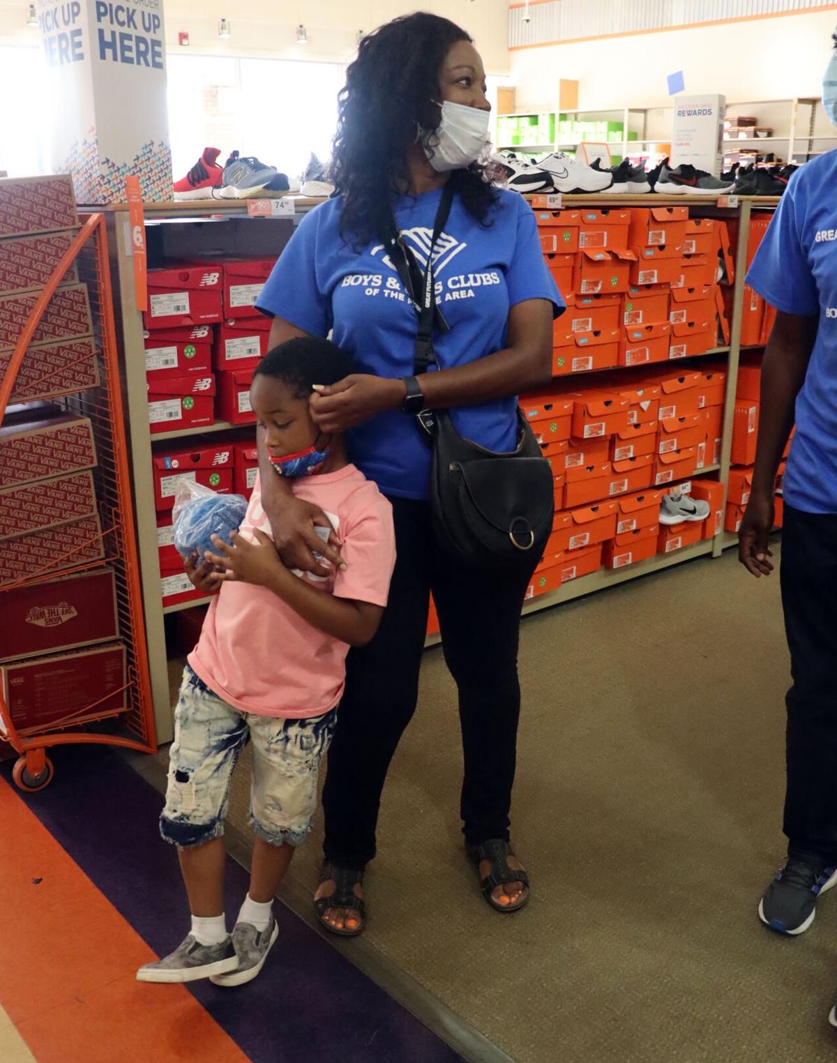 Photos Happy Feet News Scnow Com