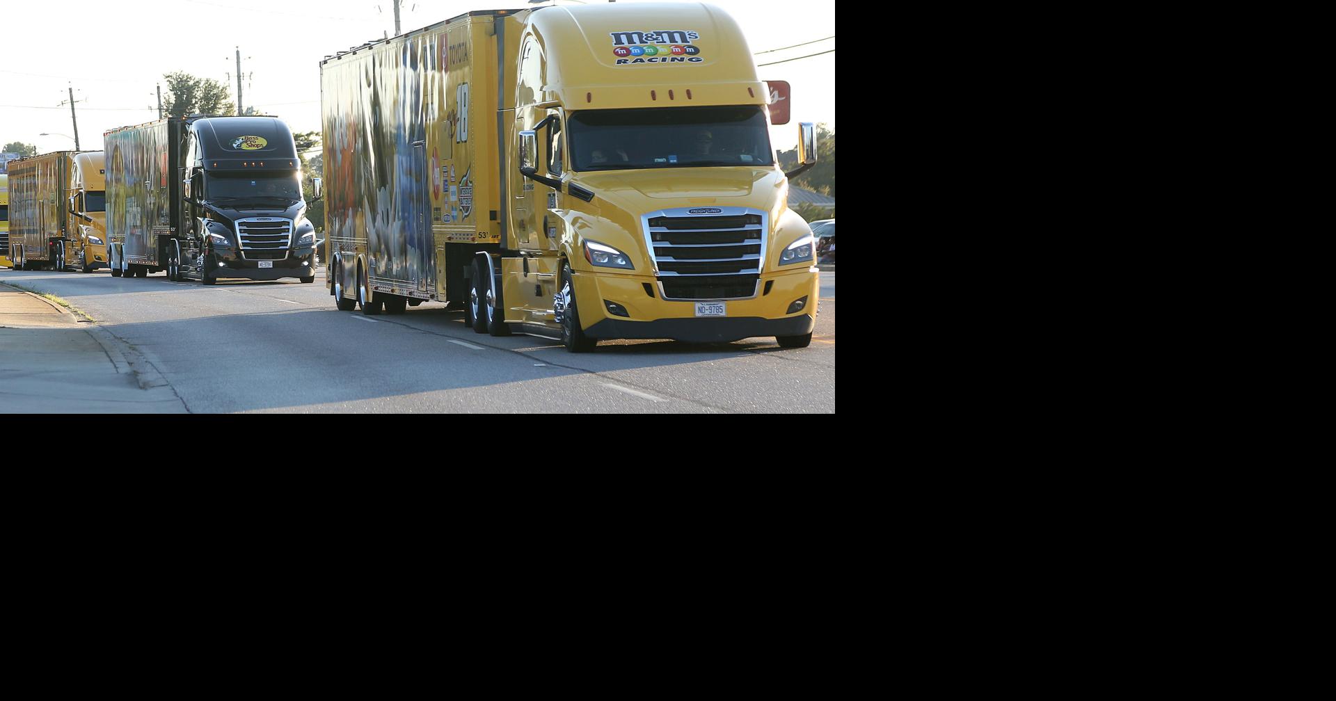Blaring horns in Florence signal start of Darlington Car Haulers Parade