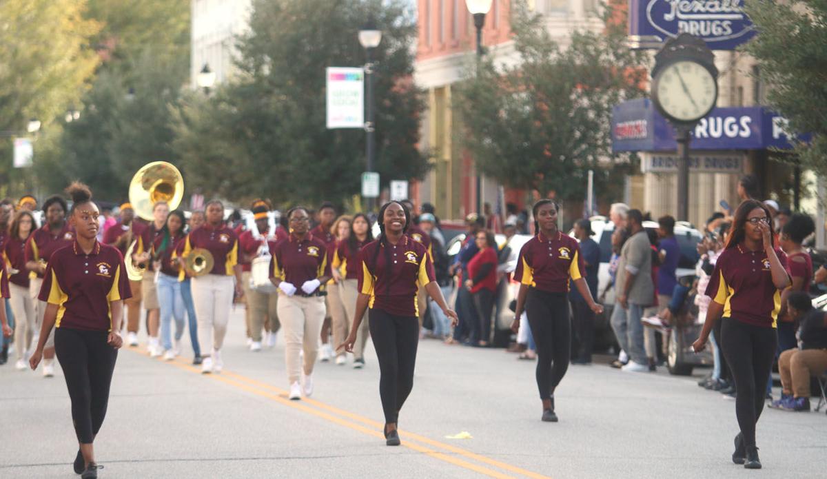 Marion High School parade