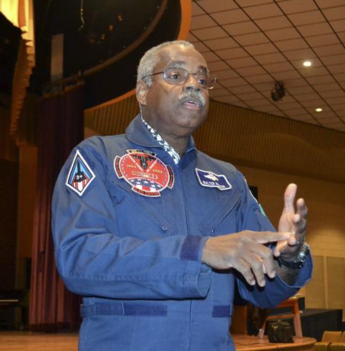 Flying ace speaks at Wilson High School