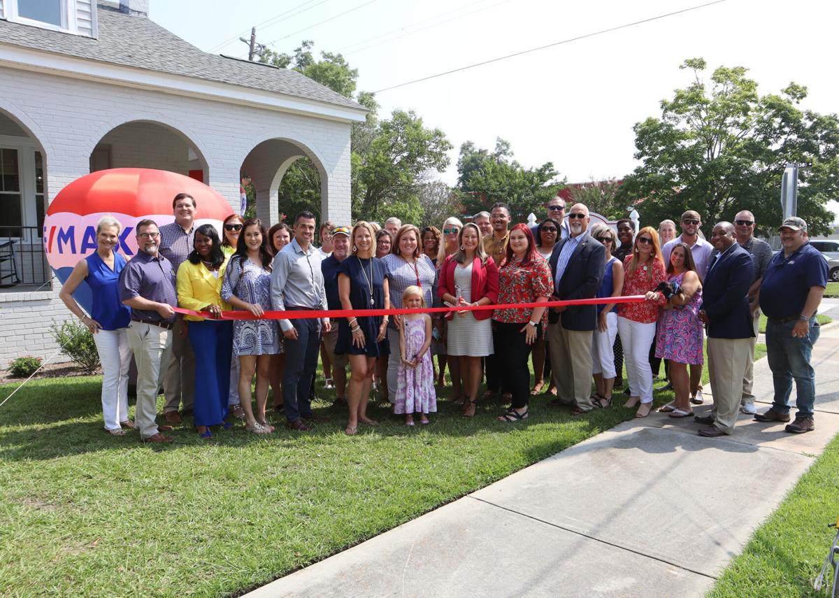 RE/MAX in Florence celebrates chamber membership and new location