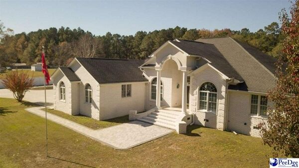4 Bedroom Home in Effingham - $609,900